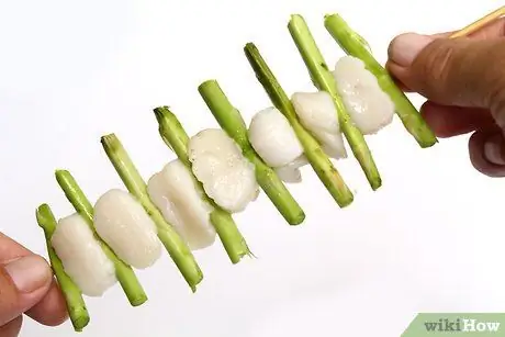 Приготовить шашлык из гребешка Шаг 3