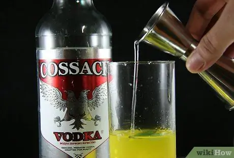 Приготовить водочный мохито Шаг 2