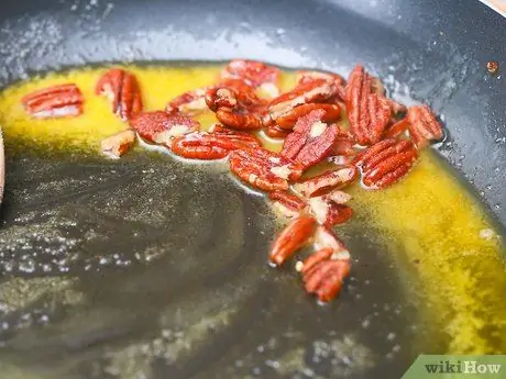 Приготовить засахаренные орехи пекан шаг 3