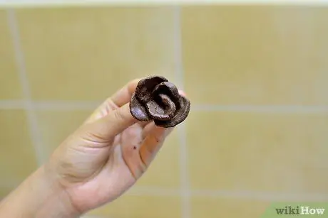 Сделать шоколадные розы Шаг 11