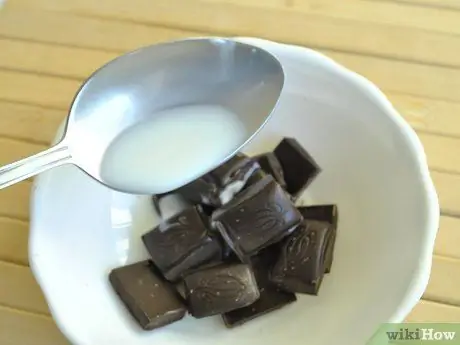 Растопить шоколад с жидкостью, шаг 2
