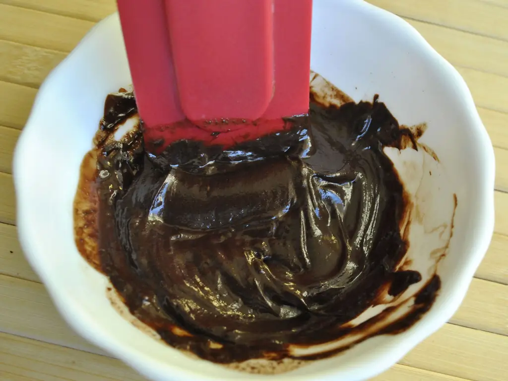 Как растопить шоколад с помощью жидкости: 8 шагов (с иллюстрациями)