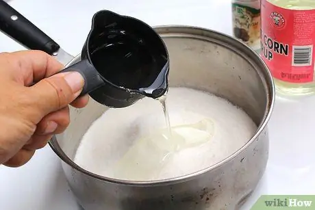 Приготовить леденцы на палочке из жженого сахара, шаг 2