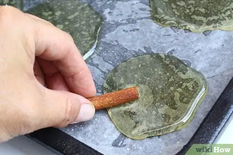 Приготовить обожженные леденцы на палочке Шаг 8