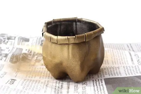 Сделайте горшок с золотыми конфетами Шаг 12