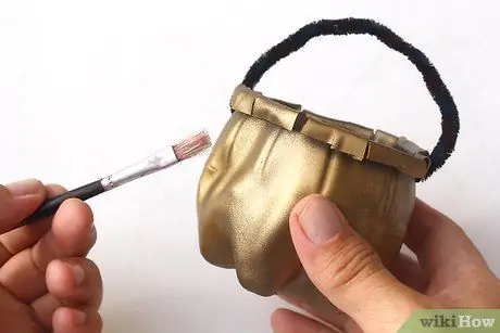 Сделайте горшок с золотыми конфетами Шаг 16