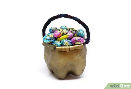 Сделайте горшок с золотыми конфетами Шаг 17