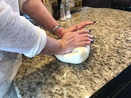 Замесить тесто 5мин