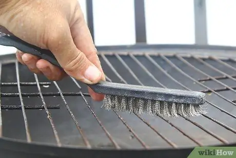 Приготовить или запечь целую рыбу Шаг 8