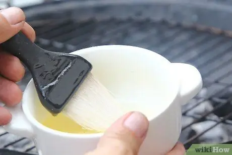 Приготовить или запечь целую рыбу Шаг 9