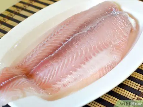 Приготовьте рыбу для рыбных тако Шаг 1