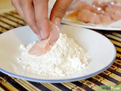 Приготовьте рыбу для рыбных тако Шаг 7