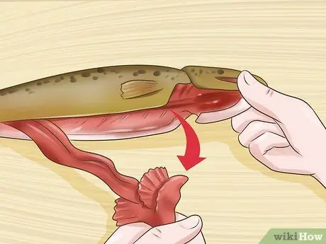 Очистите форель Шаг 4