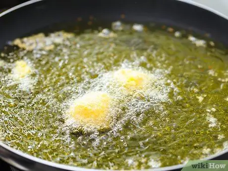 Готовьте жареные во фритюре гребешки Шаг 9