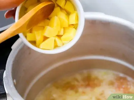 Приготовить похлебку из моллюсков из Новой Англии Шаг 8