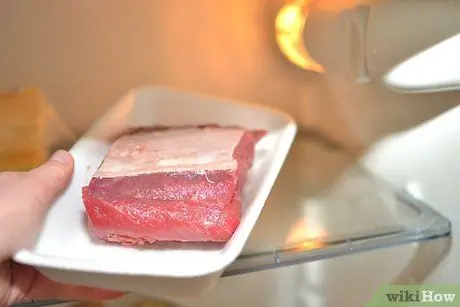 Измельчите мясо до желаемой толщины, шаг 1