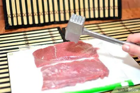 Измельчите мясо до желаемой толщины Шаг 12