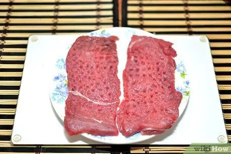 Измельчите мясо до желаемой толщины Шаг 13