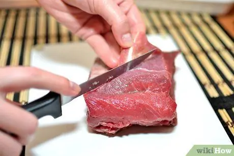 Измельчите мясо до желаемой толщины, шаг 2