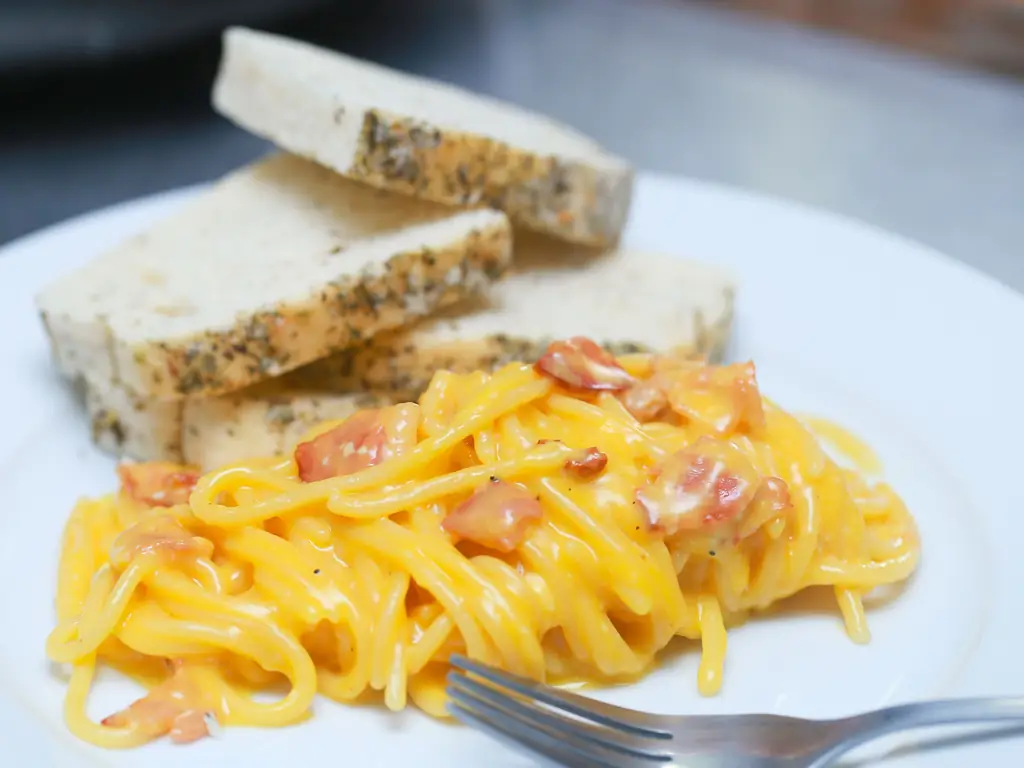 Как приготовить спагетти алла карбонара (с иллюстрациями)