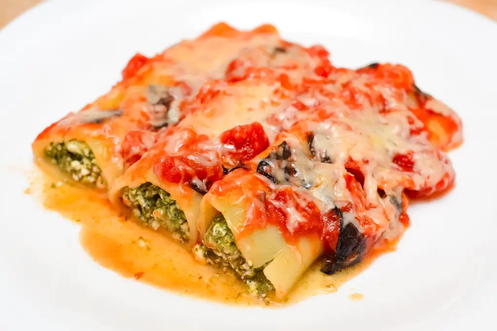 Как приготовить вегетарианские каннеллони: 14 шагов (с иллюстрациями)