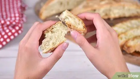 Ешьте хлеб Pugliese Шаг 3