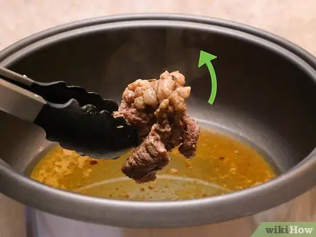 Приготовить итальянскую говядину с итальянской заправкой Шаг 3