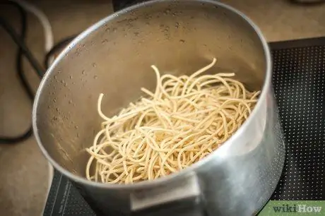 Приготовить китайскую лапшу и овощи, шаг 2