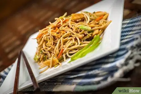 Приготовить китайскую лапшу и овощи Шаг 7