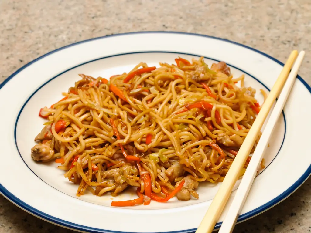 Как приготовить чау-мейн в ресторанном стиле дома: 11 шагов