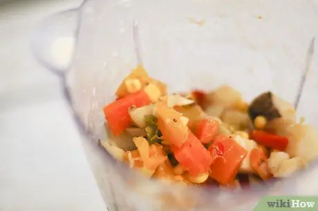 Добавить овощи в пасту Шаг 6