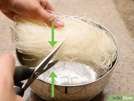 Приготовить жареную лапшу шаг 1