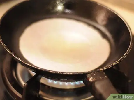 Сделайте лучшую домашнюю пасту с тунцом Шаг 1