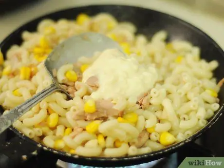 Сделайте лучшую домашнюю пасту с тунцом Шаг 10