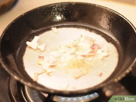 Сделайте лучшую домашнюю пасту с тунцом Шаг 2