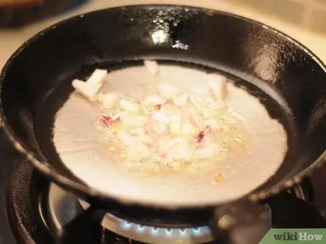 Сделайте лучшую домашнюю пасту с тунцом Шаг 3