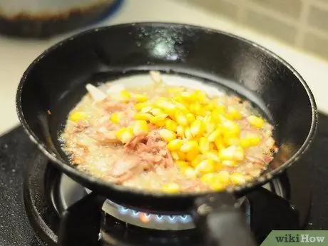 Сделайте лучшую домашнюю пасту с тунцом Шаг 4