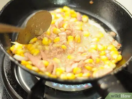 Сделайте лучшую домашнюю пасту с тунцом Шаг 5