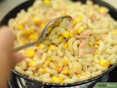 Сделайте лучшую домашнюю пасту с тунцом Шаг 9