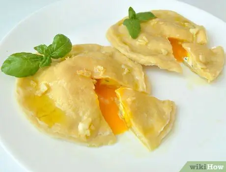 Приготовить яичные равиоли Шаг 13