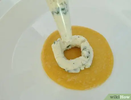 Приготовить яичные равиоли Шаг 7