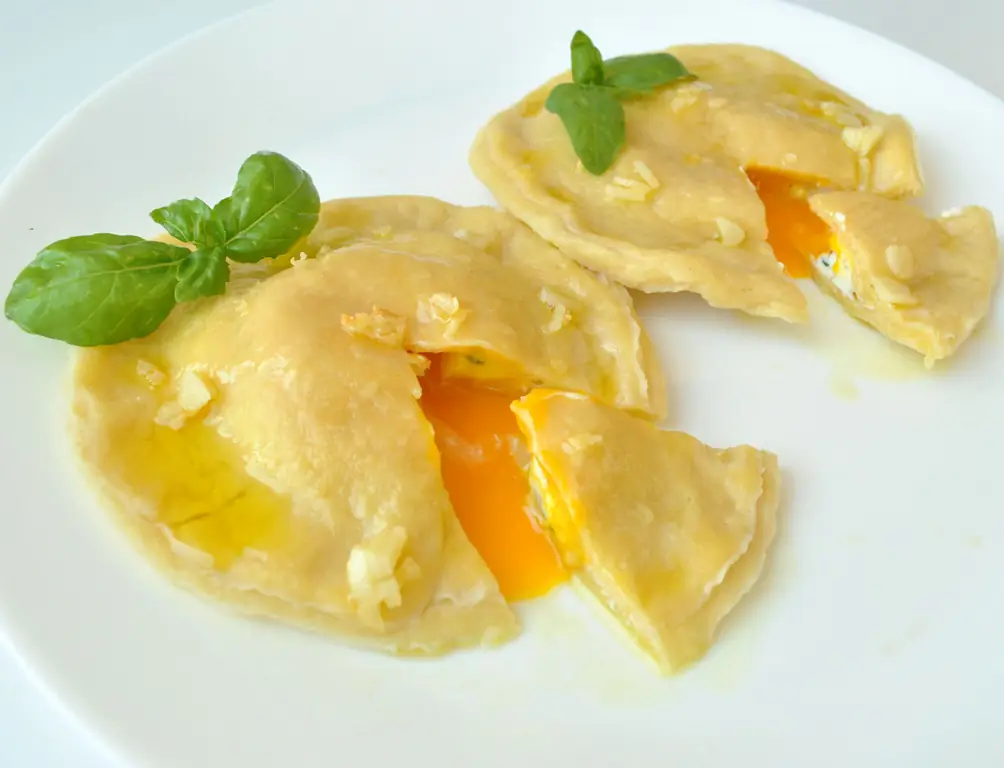 Как приготовить яичные равиоли: 13 шагов (с иллюстрациями)