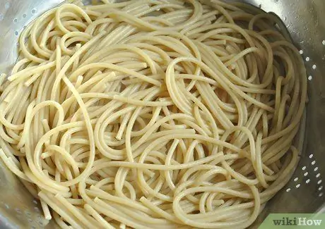 Приготовьте миску с лососевой лапшой, шаг 3