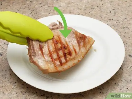 Приготовьте копченые свиные отбивные Шаг 10