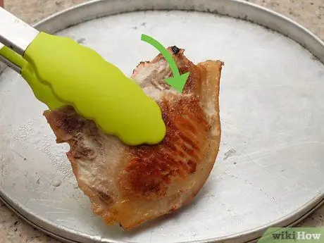 Приготовьте копченые свиные отбивные Шаг 13