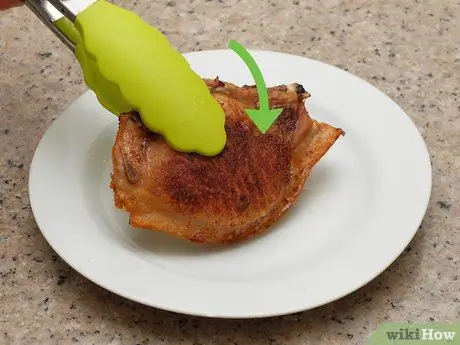 Приготовить копченые свиные отбивные Шаг 15