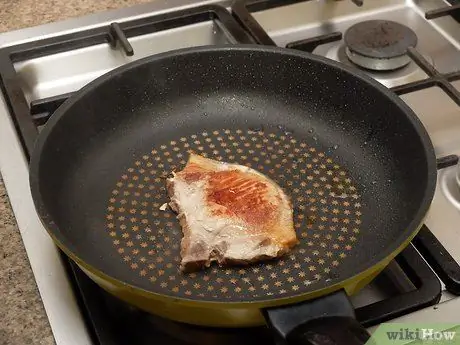 Приготовьте копченые свиные отбивные, шаг 2