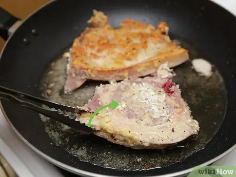 Приготовить свиные отбивные в панировке Шаг 7