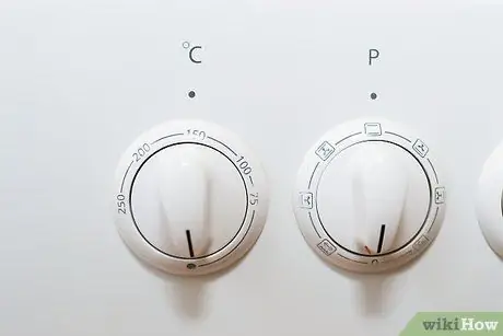 Приготовьте сахарный топпинг для крем-брюле Шаг 1