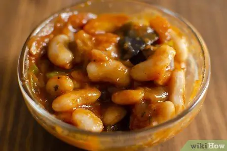 Готовьте блюда из консервированной фасоли Шаг 9